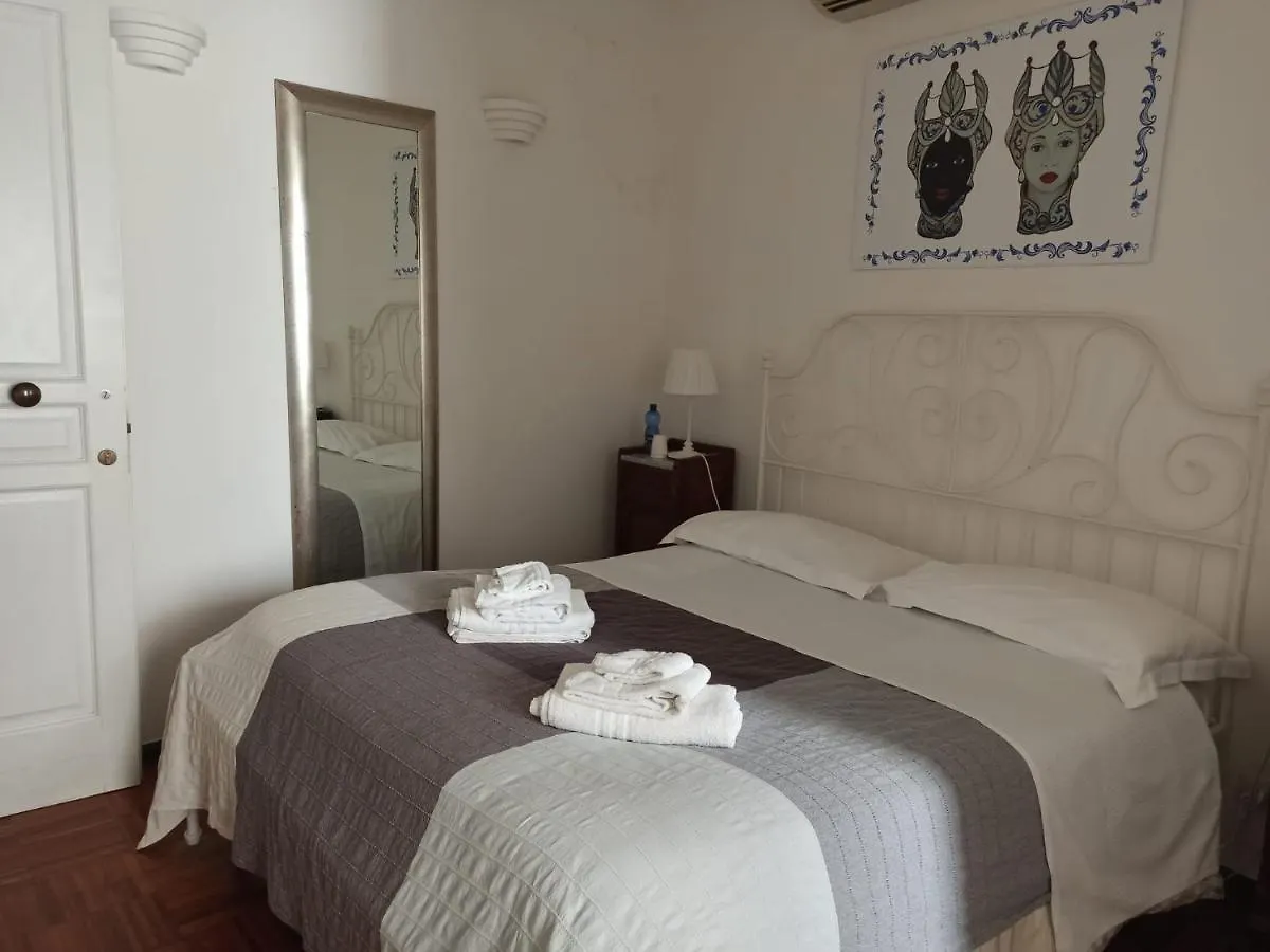 B&B Five Rooms Syracuse 0*,  Italy